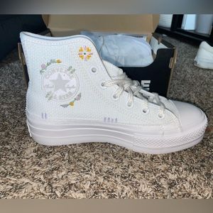 NEVER BEEN WORN! White platform high top converse with embroidery, size W6.5